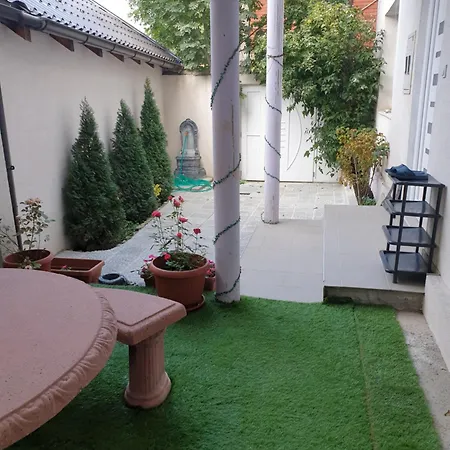 Old Town Apartment *