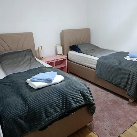 Old Town Apartment *